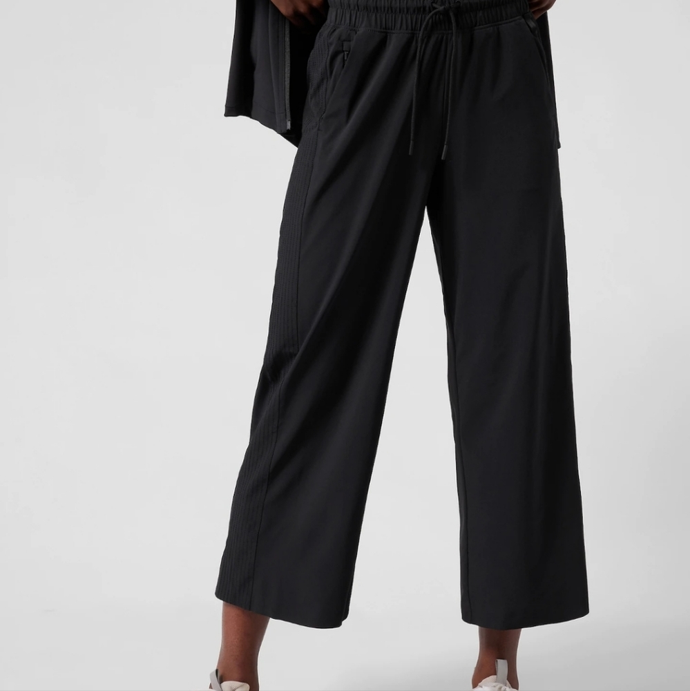 Athleta Avenue Wide Leg Crop pant Size 10